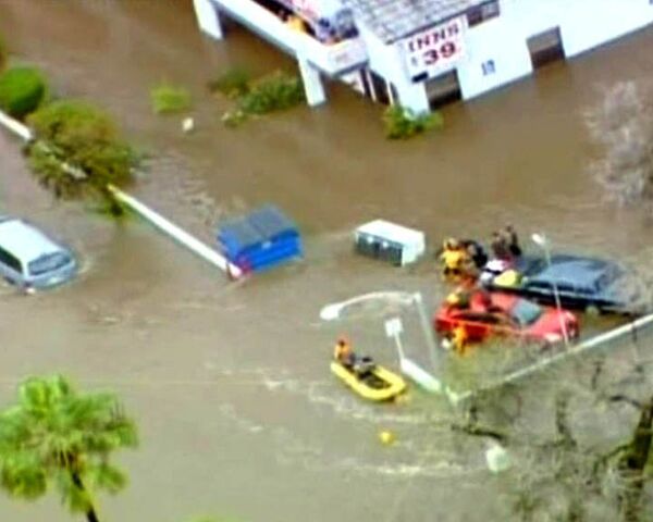 Mass evacuation in Southern California, caused by flooding. - Sputnik International
