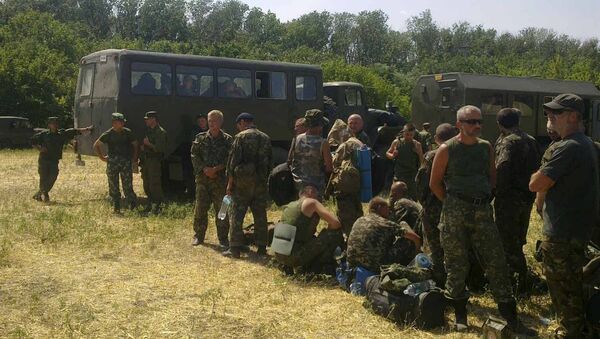 Ukrainian soldiers ask for shelter in Russia - Sputnik International