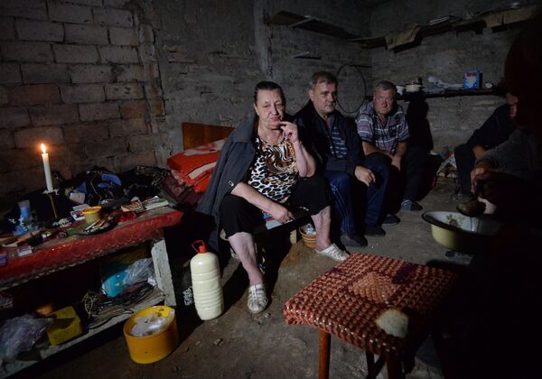 Civilians in Shakhtarsk Fear Ukrainian Artillery, Dwell in Bomb Shelters - Sputnik International