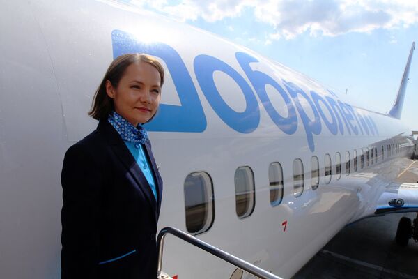 Flight attendant by the ramp of the Boeing 737-800 of the Dobrolyot Airline - Sputnik International