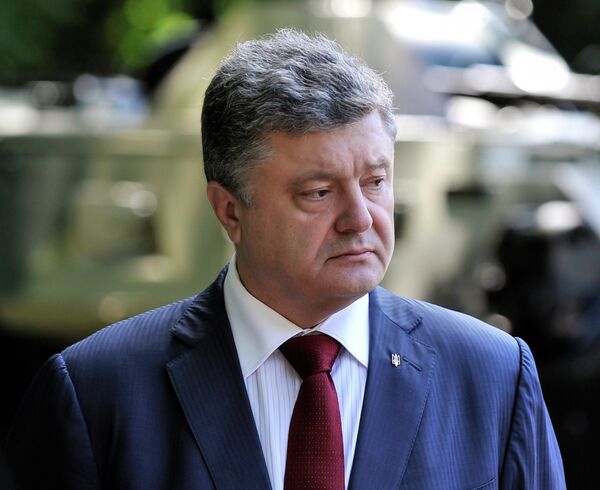 Ukrainian President Petro Poroshenko says that Ukraine's National Security and Defense Council has decided to develop a new military doctrine and a defense reform. - Sputnik International