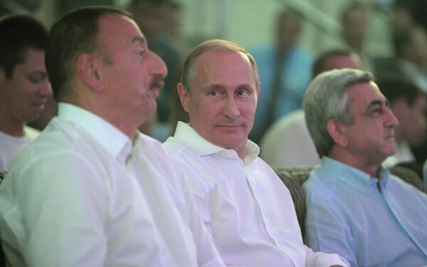 Russian President Putin with Azeri President Aliyev and Armenian President Sargsyan in Sochi on August 9 - Sputnik International