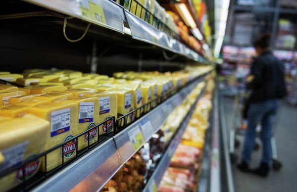 Russia banned meat, milk, cheese, vegetables from countries that sanctioned Russia - Sputnik International
