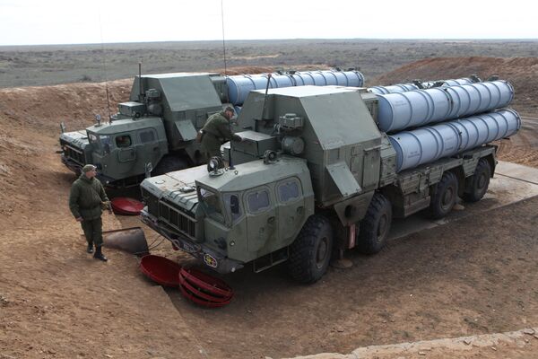S-300 surface-to-air missile system at Ashuluk military range - Sputnik International