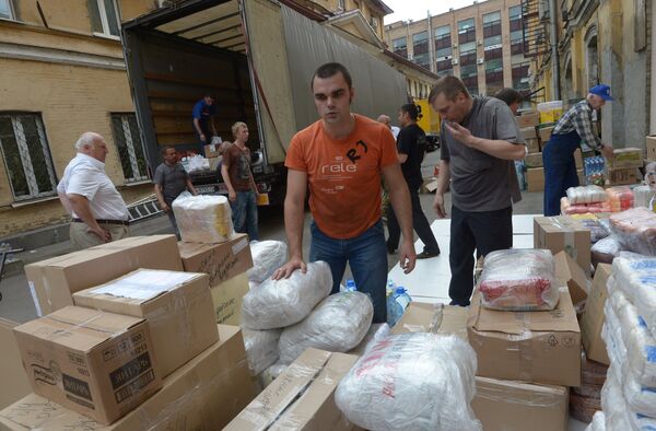 Trade unions hold charity campaign Support Ukrainian People Trade unions hold charity campaign Support Ukrainian People - Sputnik International