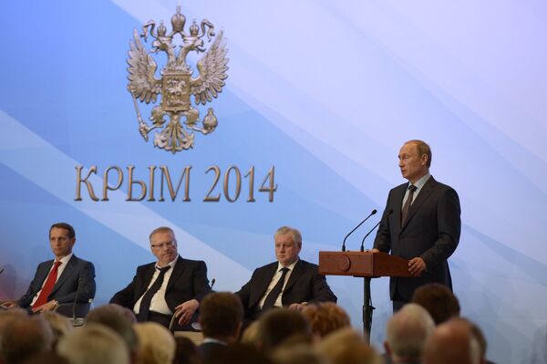 Russian President Vladimir Putin meet with Russian lawmakers in the Crimean city of Yalta - Sputnik International