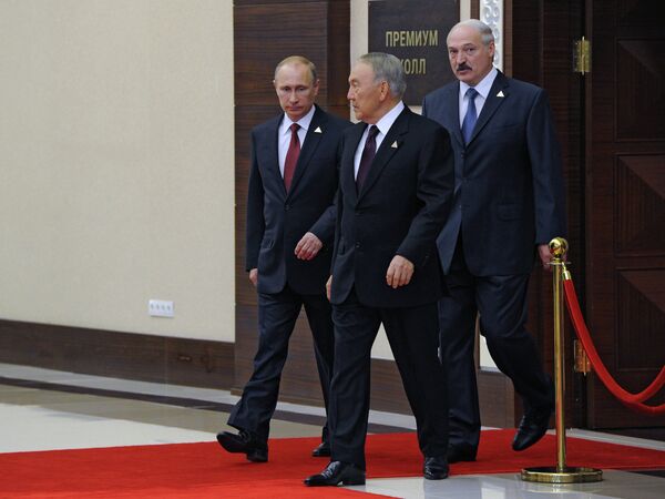 Russian President Vladimir Putin, Belarussian Alexander Lukashenko and Kazakhstan’s President Nursultan Nazarbayev - Sputnik International