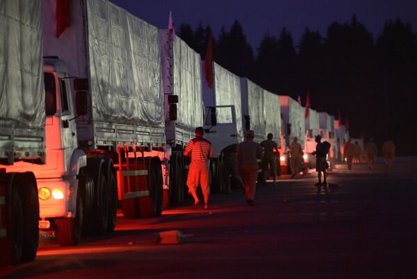 A Russian convoy of trucks carrying humanitarian aid for Ukraine - Sputnik International