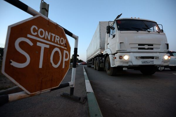 A truck carrying humanitarian aid for people in southeastern Ukraine at the Donetsk checkpoint. - Sputnik International