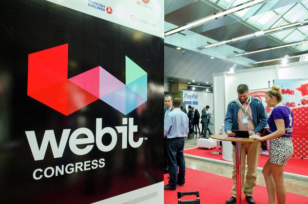 Visitors mingle at Global Webit Congress 2013 in Istanbul - Sputnik International