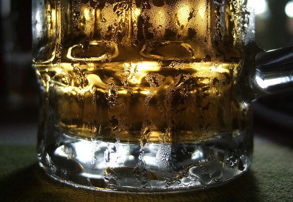 The authorities of the Indian state of Kerala have announced a plan to ban the sale and consumption of alcohol within 10 years to fight increasing alcohol abuse in the state - Sputnik International