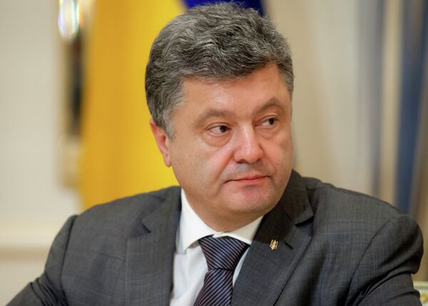 According to Petro Poroshenko, the plan of actions must include mutual obligations on the regime of bilateral ceasefire, establishment of buffer zone, withdrawal of all foreign troops from the territory of Ukraine, liberation of all hostages. - Sputnik International