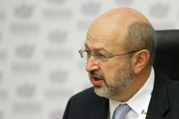 OSCE Secretary-General Lamberto Zannier urged Ukraine not to discriminate against ethnic Russians living in Ukraine - Sputnik International