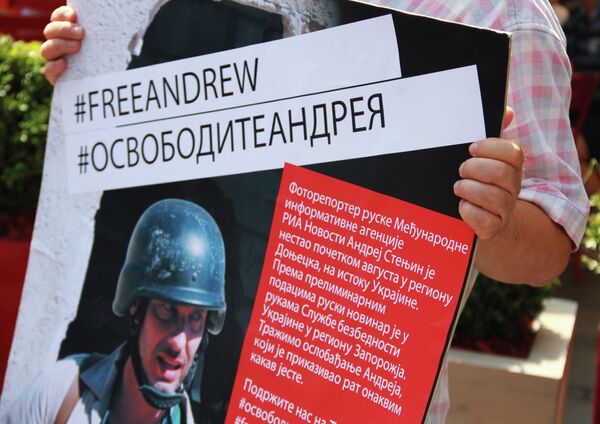 A campaign in support of Russia's photo correspondent Andrei Stenin, who went missing in eastern Ukraine - Sputnik International