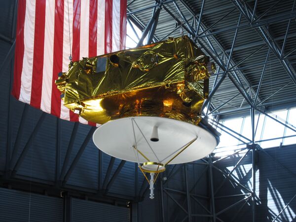 Full-scale model of the New Horizons space probe at the Steven F Udvar-Hazy Center in Virginia. - Sputnik International