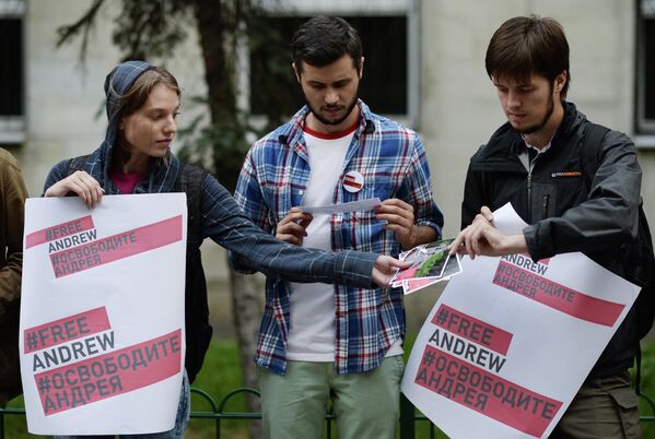 Photographers Rally Near Ukraine’s Embassy in Support of Photographer Stenin - Sputnik International