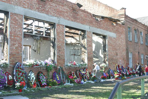 In Russia, the first of September is the first day of the school year if it falls on a week day. The students of Beslan’s School #1 had assembled with their parents and teachers for the occasion In Russia, the first of September is the first day of the school year if it falls on a week day. The students of Beslan’s School #1 had assembled with their parents and teachers for the occasion - Sputnik International