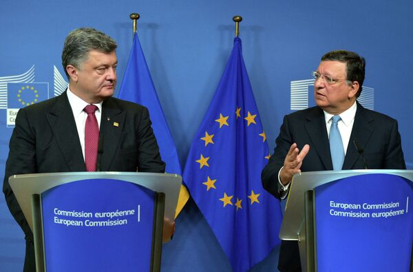 Poroshenko and Barroso during a Brussels meeting - Sputnik International