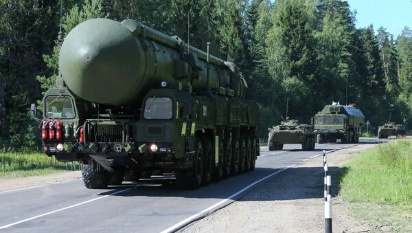 A Yars mobile land-based missile system being transported to its field combat duty site. - Sputnik International