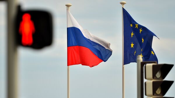 Russian and European Union flags - Sputnik International
