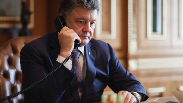 Poroshenko’s press service said Ukrainian President and his Belarusian counterpart discussed over the phone the ceasefire protocol signed in Minsk - Sputnik International