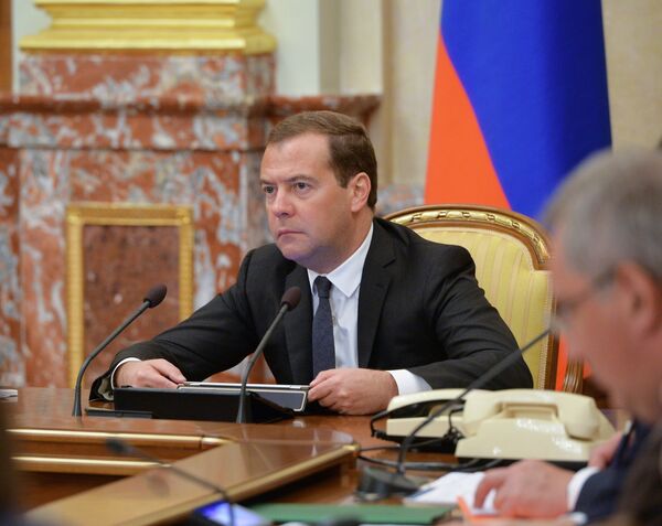 Russian Prime Minister Dmitry Medvedev says that Russia is not planning to change its development course. - Sputnik International
