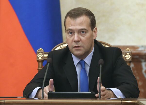 Russian Prime Minister Dmitry Medvedev on Monday will hold consultations on foreign investment in energy and other key sectors of the Russian economy. - Sputnik International