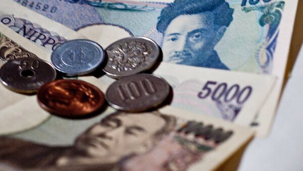 Japanese yen reached 105.71 against dollar, the lowest level in six months - Sputnik International