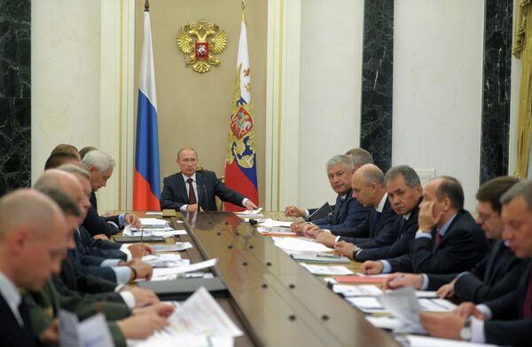 Russian President Vladimir Putin at a meeting on the development of the state arms procurement program for 2016-2025 - Sputnik International