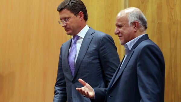 Russian Energy Minister Alexander Novak, left, and Iranian Oil Minister Bijan Zanganeh leave after a joint meeting in Tehran, Iran, Tuesday, Sept. 9, 2014. - Sputnik International
