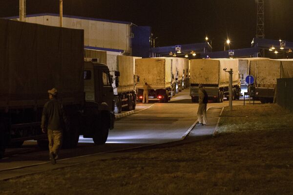 A trucks of a Russian convoy carrying humanitarian aid for Ukraine. - Sputnik International