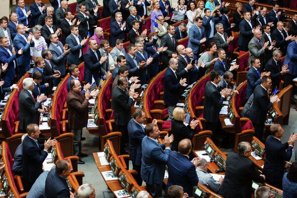 Ukrainians will cast their votes for the 424 members of the country's parliament – the Verkhovna Rada. - Sputnik International