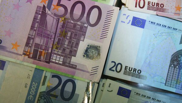 The market data showed Tuesday that the Euro was trading lower amid weak German industrial output figures - Sputnik International