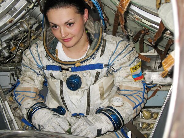 Yelena Serova, was launched into Earth orbit on Thursday night aboard Soyuz TMA-14M spacecraft - Sputnik International