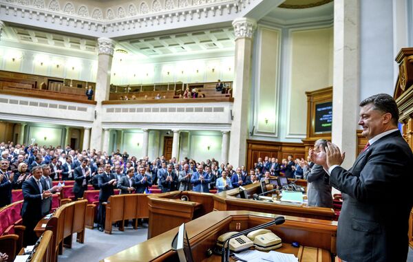 Early elections to the Verkhovna Rada, Ukraine's parliament, are set to take place on October 26. Above: Ukrainian President Petro Poroshenko (right) at a Verkhovna Rada session. - Sputnik International