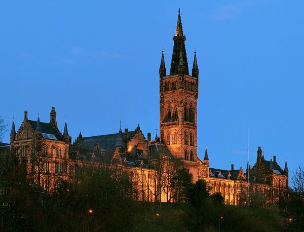 The Glasgow University has announced that it will withdraw investments worth 18 million pounds ($29 million) from companies that produce fossil fuels, following a campaign by over 1,300 students, making it the first university in Europe to do so - Sputnik International