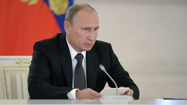 Russian President Vladimir Putin said Tuesday he a decision to postpone a Russian-German forum amid difficult relations with the European Union “makes certain sense.” - Sputnik International