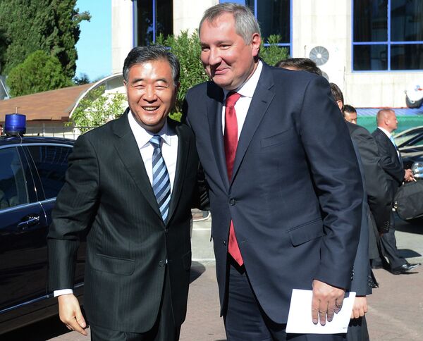 During a meeting with Russia’s Deputy Prime Minister Dmitry Rogozin Saturday, China’s Vice Premier Wang Yang stated that the West was wrong in imposing economic sanctions against Russia. - Sputnik International