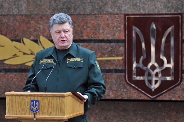 President Petro Poroshenko speaking at the Army Academy named after hetman Petro Sagaydachnyy in Kharkiv, Ukraine. - Sputnik International