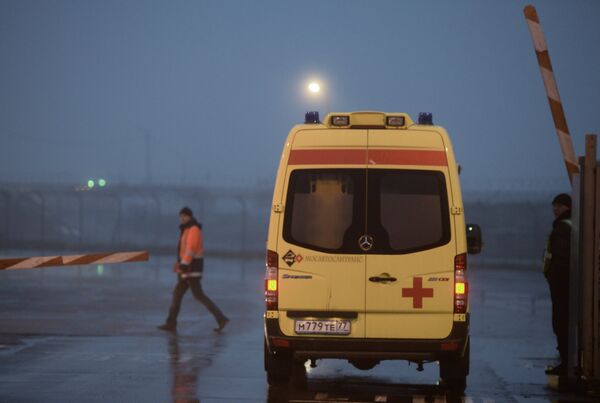 Ambulance near the Falcon crash site, in the Moscow Vnukovo airport. - Sputnik International