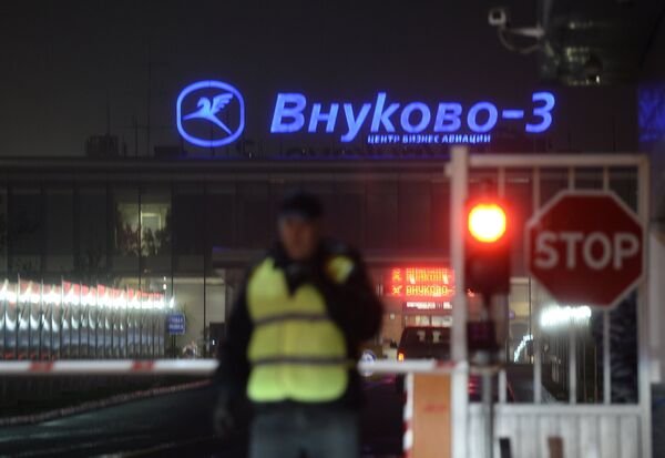An airplane has crashed in Moscow's Vnukovo airport early Tuesday, leaving at least five people killed, including one French citizen. - Sputnik International