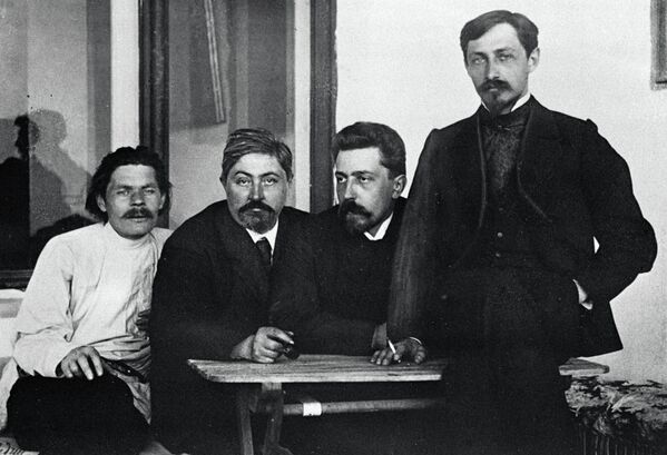 Maxim Gorky, Dmitry Mamin-Sibiryak, Nikolai Teleshev and Ivan Bunin - Sputnik International
