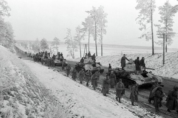 Russian forces drive Nazi forces out of Ukraine after liberating Kiev. Archive photo. - Sputnik International