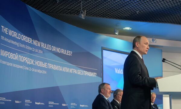 Russian President Vladimir Putin attends the wrap-up session of the 11th Meeting of the Valdai Discussion Club in Sochi on October 24, 2014. - Sputnik International