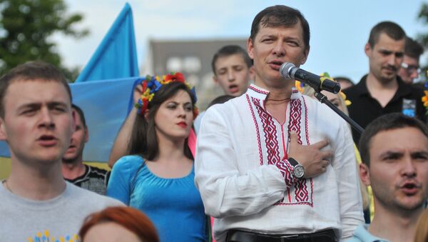 Oleh Lyashko, the leader of Ukraine’s Radical Party, savagely attacked a road sign with the message that read “I’m Russian and I’m Proud.” - Sputnik International