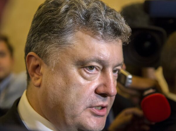 Poroshenko hopes to reach the compromise on gas deliveries at the trilateral Russia-Ukraine-EU talks on Wednesday - Sputnik International