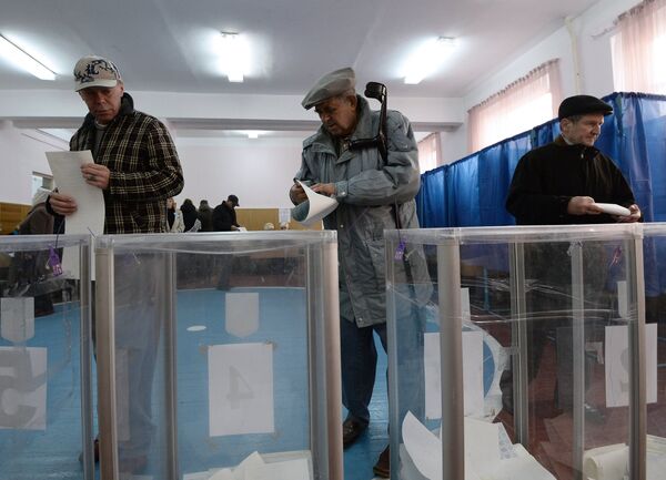 Early parliamentary elections are underway in Ukraine. Ukrainians are going to the polls to vote in 424 members of parliament — 225 of them from party lists and 199 in single-candidate constituencies. - Sputnik International