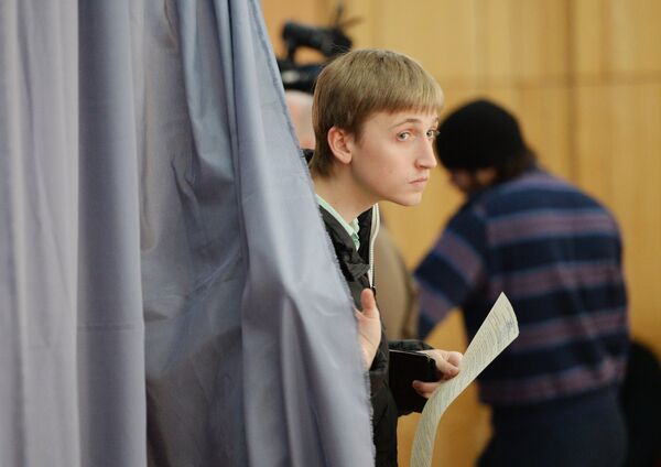 Around 330 reports of suspected vote rigging and other violations have been received by the Ukrainian Interior Ministry by 06:00 p.m. local time (16:00 GMT) during the early parliamentary elections. - Sputnik International