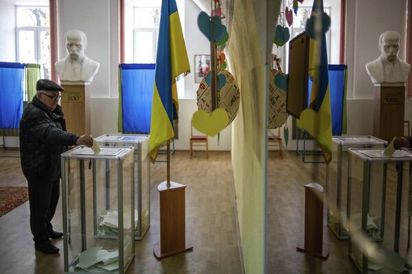 Ukraine’s Central Election Commission said Monday that voter turnout in the country’s parliamentary elections stands at 52.42 percent after compiling data from all 198 districts. - Sputnik International